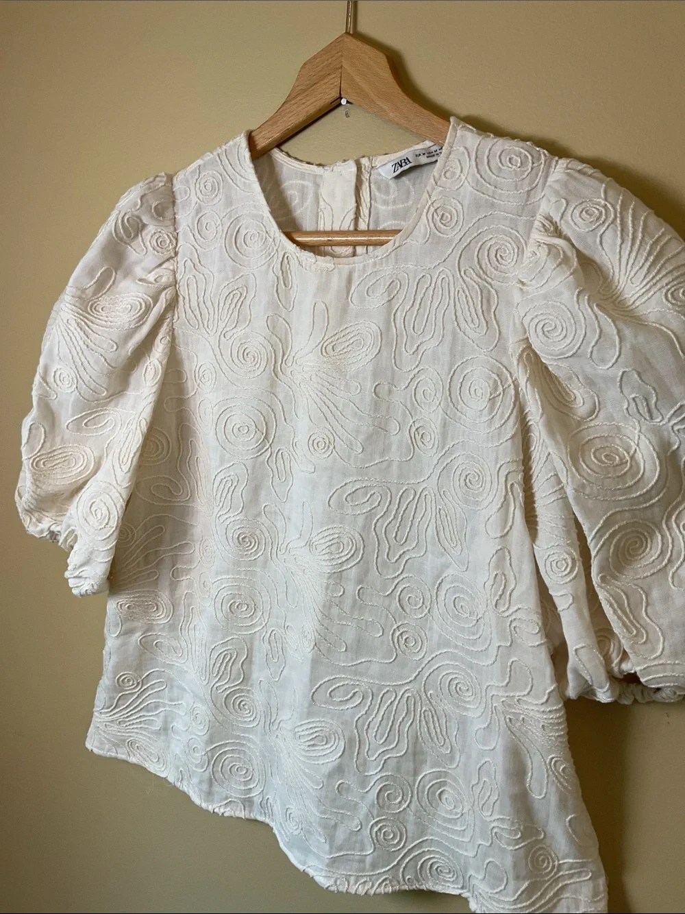 Zara Ivory Embroidered Puff Sleeve Blouse Size M